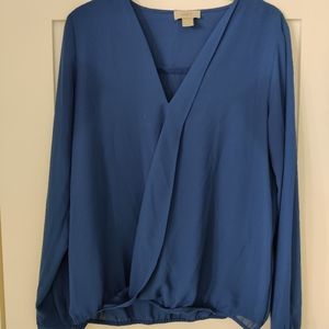 Blouse with long sleeves